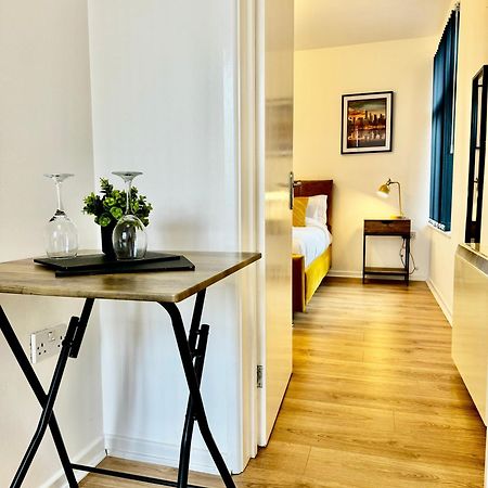 Rnm - Business Professional & Top Choice, Private Access & Entire Place, Kitchen & Washroom With Amenities, Smart Tv, Easy Access, Fast Wifi, Parking Nearby, Great Transport Links Halesowen Luaran gambar