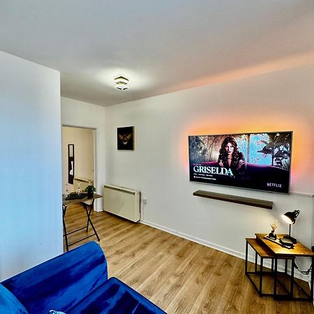 Rnm - Business Professional & Top Choice, Private Access & Entire Place, Kitchen & Washroom With Amenities, Smart Tv, Easy Access, Fast Wifi, Parking Nearby, Great Transport Links Halesowen Luaran gambar