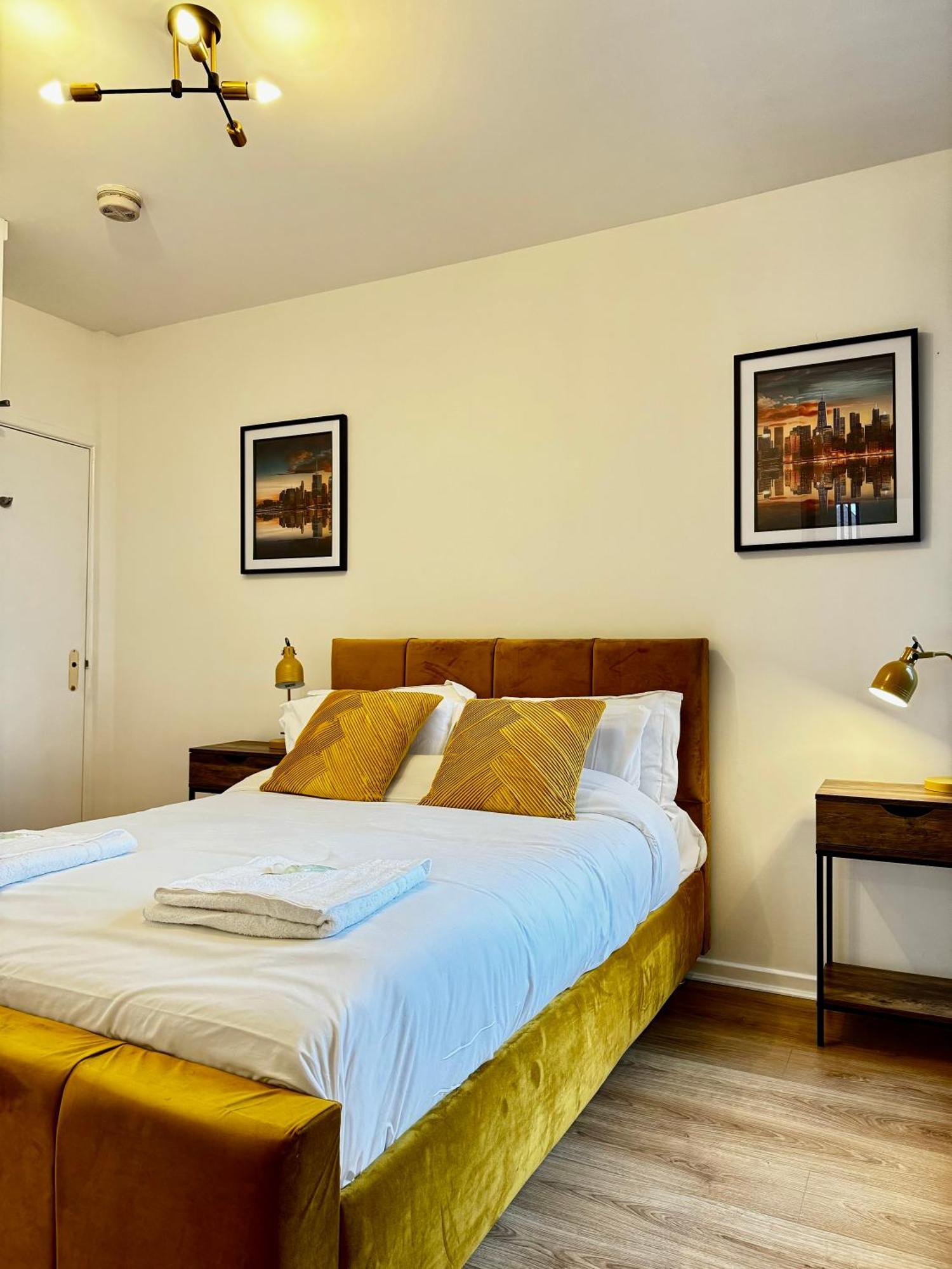 Rnm - Business Professional & Top Choice, Private Access & Entire Place, Kitchen & Washroom With Amenities, Smart Tv, Easy Access, Fast Wifi, Parking Nearby, Great Transport Links Halesowen Luaran gambar