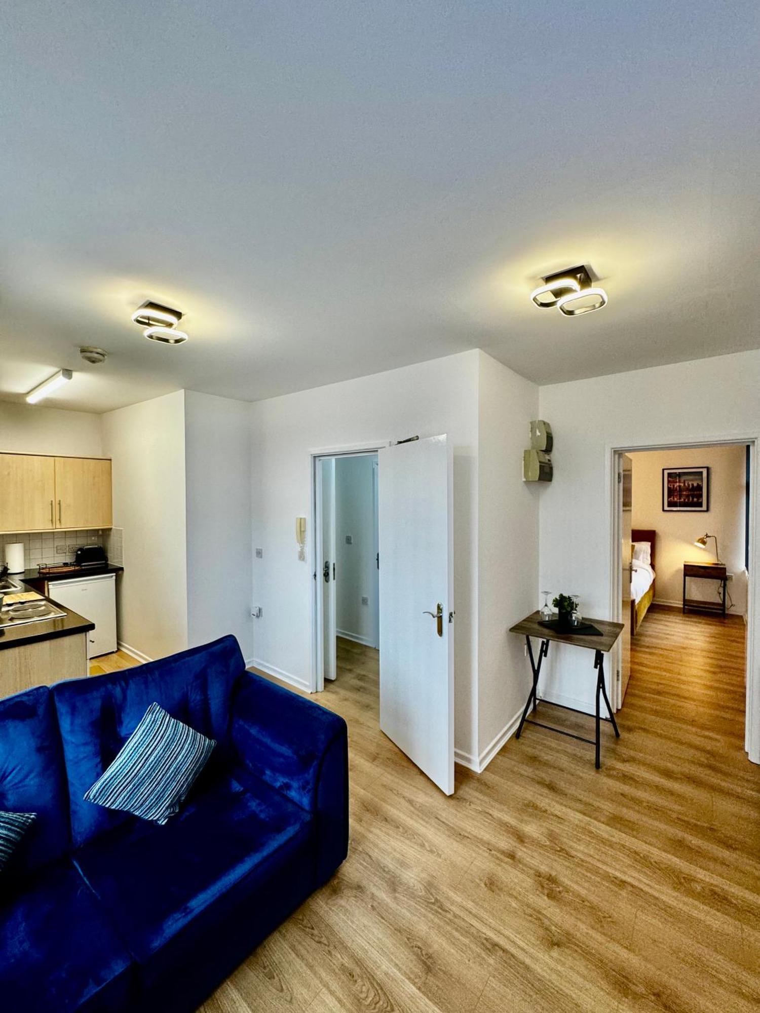 Rnm - Business Professional & Top Choice, Private Access & Entire Place, Kitchen & Washroom With Amenities, Smart Tv, Easy Access, Fast Wifi, Parking Nearby, Great Transport Links Halesowen Luaran gambar