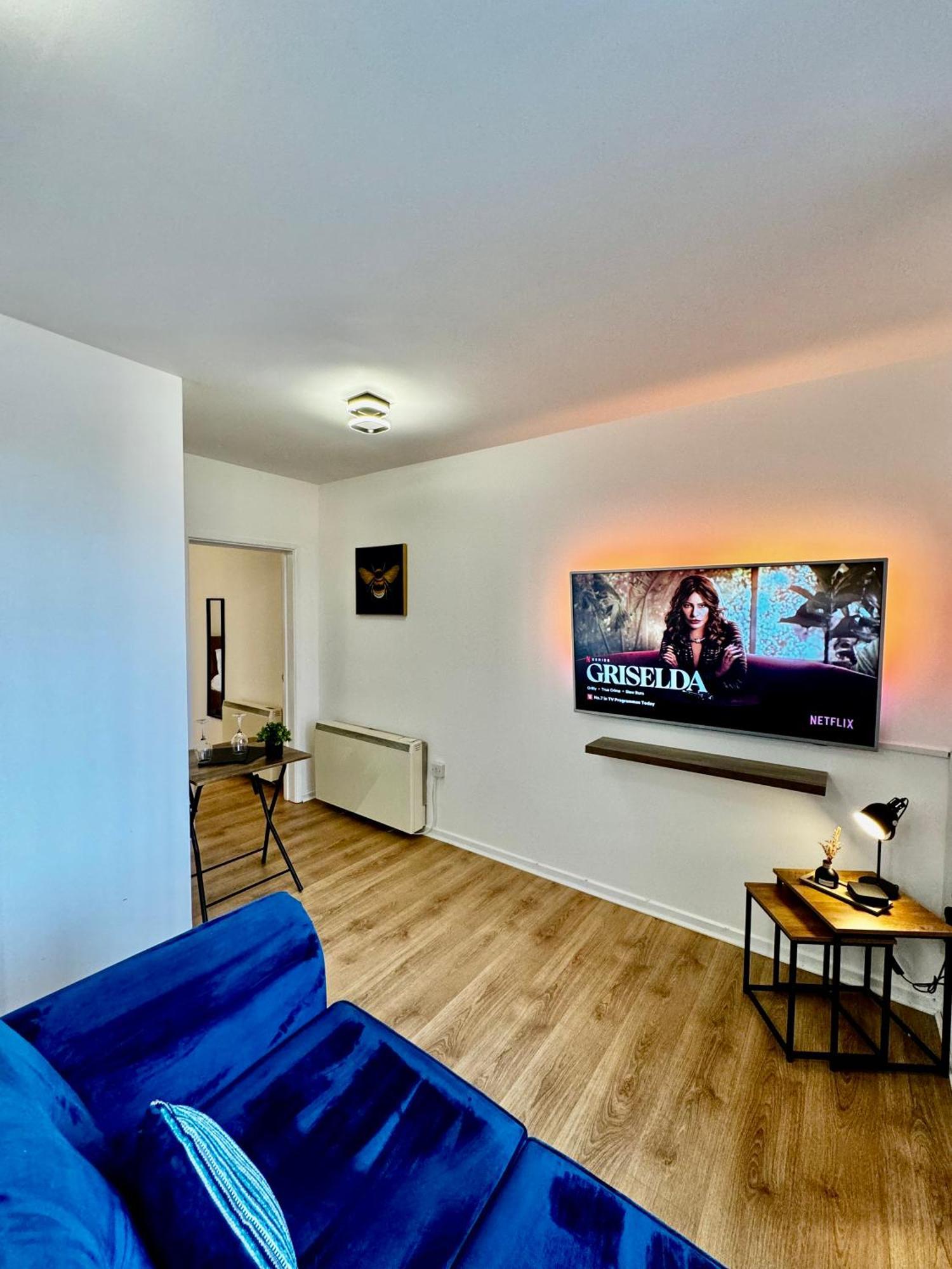 Rnm - Business Professional & Top Choice, Private Access & Entire Place, Kitchen & Washroom With Amenities, Smart Tv, Easy Access, Fast Wifi, Parking Nearby, Great Transport Links Halesowen Luaran gambar